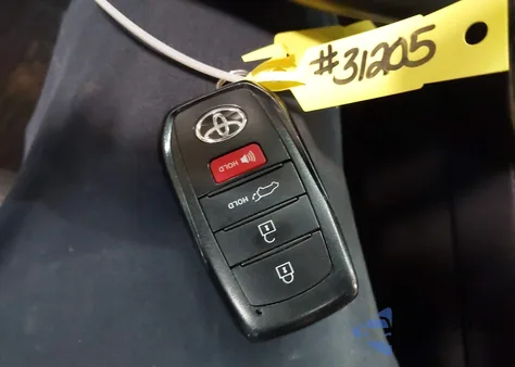 2024 Toyota Grand Highlander Limited z USA, uszkodzony, nr VIN 5TDAAAB54RS036977